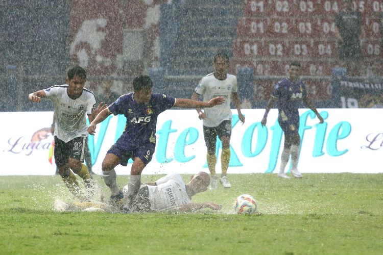 Suasana laga pekan ke-28 Liga 1 2023-2024 antara Persik vs RANS Nusantara FC di Stadion Brawijaya. Kediri, Jumat (8/3/2024).