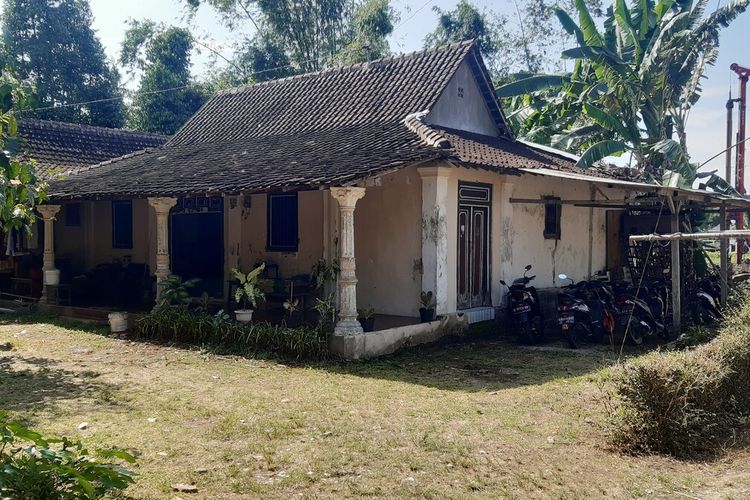 Rumah keluarga tergugat AH yang yang terkena dampak proyel tol Solo-Yogyakarta di Dukuh Klinggen, Desa Guwokajen, Boyolali, Jawa Tengah, Kamis (25/11/2021).
