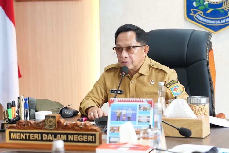 Mendagri Minta Pemda Perkuat Larangan Pembakaran Lahan dan Optimalkan Penggunaan Anggaran Karhutla