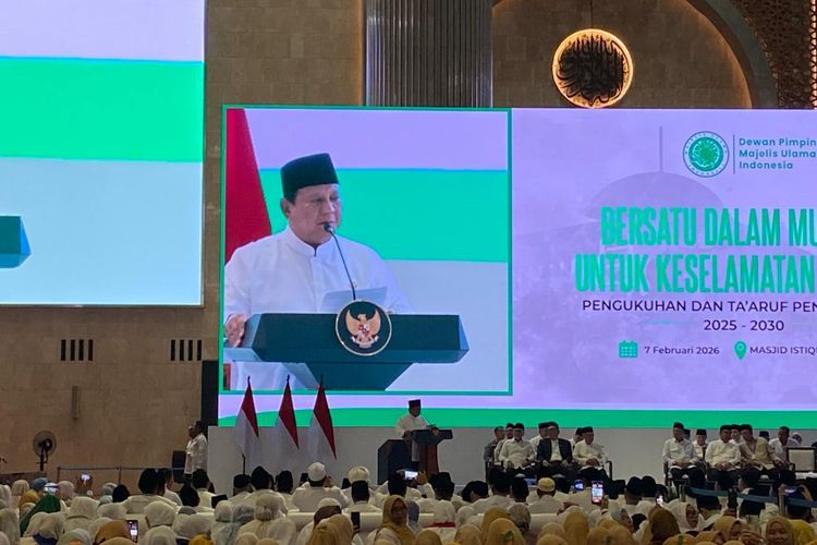 Presiden Prabowo Subianto saat menyampaikan taklimat di acara doa bersama dan pengukuhan pengurus MUI 2025-2030 di Masjid Istiqlal, Jakarta Pusat, Sabtu (7/2/2026). 