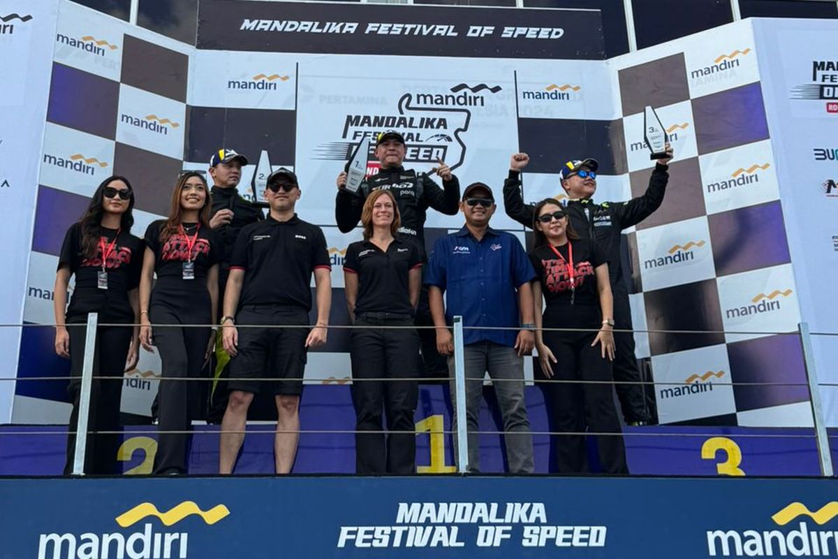 Pebalap Rocket Racing Bali, Aldio Oekon, memenangkan seri kelima Porsche Sprint Challenge Indonesia