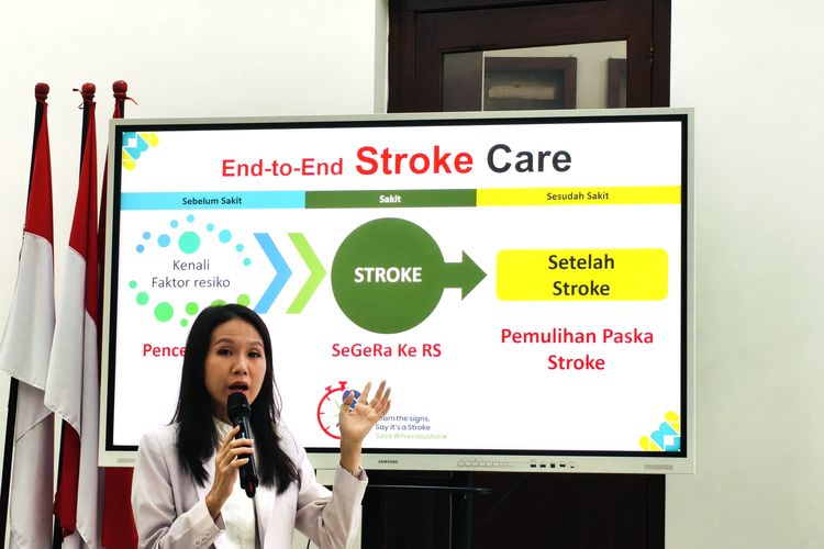 Dokter Spesialis Saraf RS Kemenkes Surabaya, dr Cindy Cecillia SpN saat Healthtalk Code Stroke Awareness and Campaign di RS Kemenkes Surabaya, Jawa Timur, Jumat (19/12/2025) pagi.