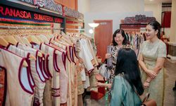 Diplomasi Budaya, Kahiyang Ayu Perkenalkan Wastra Sumut kepada Istri Dubes AS