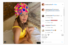 Susut 9 Kg, Drew Barrymore Memukau dengan Swimsuit Kuning 
