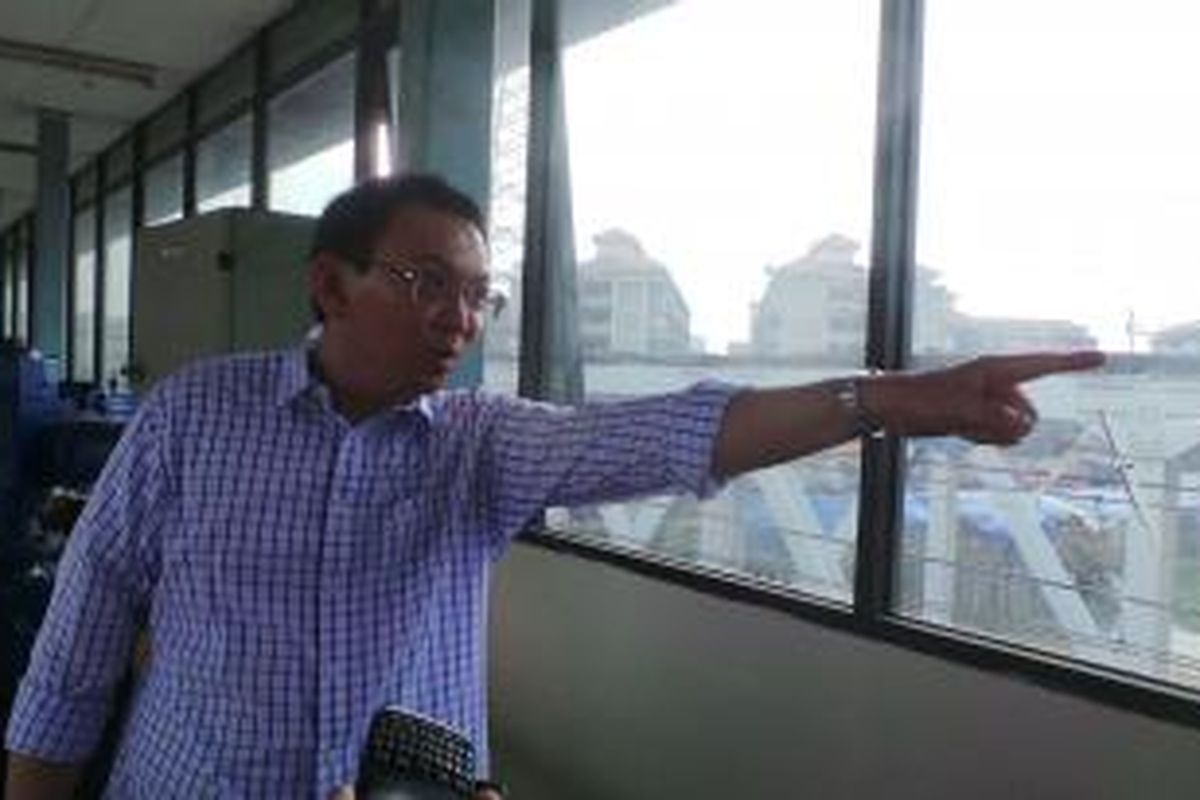 Gubernur DKI Jakarta Basuki Tjahaja Purnama di Pintu Air Karet. Sabtu (21/3/2015).