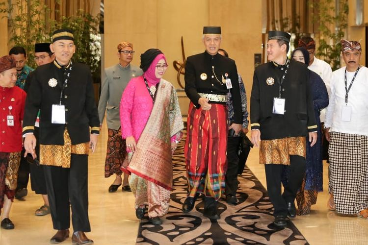 Gubernur Jawa Tengah Ganjar Pranowo saat datang ke konferensi Nasional IV Forum Komunikasi Satuan Pengawas Intern di Hotel Po Semarang, Kamis (22/8/2019).