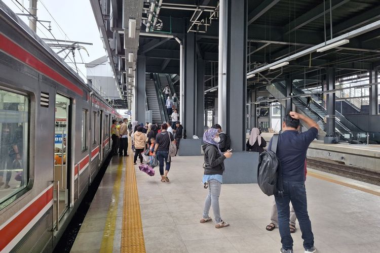 KAI Commuter Siapkan KRL 12 Gerbong Tanah Abang–Rangkasbitung, Angkut Lebih Banyak Penumpang