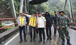 Ketua Satgas Tito Pastikan Pembangunan Jalan dan Jembatan di Bener Meriah Utamakan Keselamatan Masyarakat
