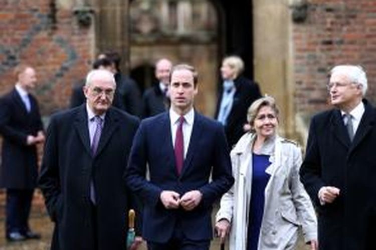 Pangeran William tiba di Universitas Cambridge disambut para petinggi universitas ternama itu. Pangeran William rencananya akan memulai studi manajemen pertanian selama 10 pekan di Cambridge.