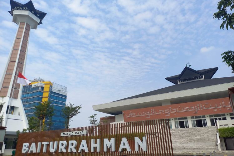 Masjid Raya Baiturrahman Semarang tampak depan, memiliki konsep minimalis dan lebih ramah bagi dlpenyandang disabilitas, Kamis (23/3/2023).