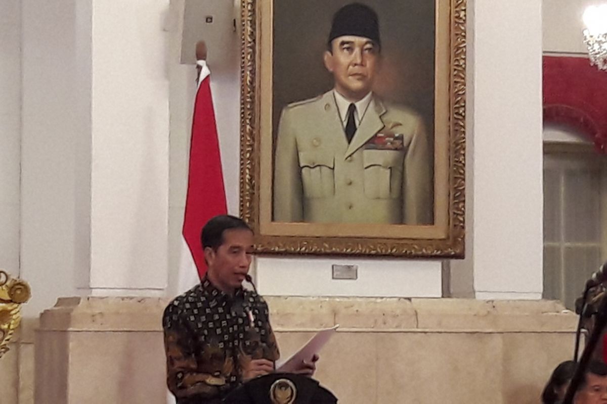 Presiden Joko Widodo saat memimpin sidang kabinet paripurna di Istana Negara, Jakarta, Selasa (4/4/2017).