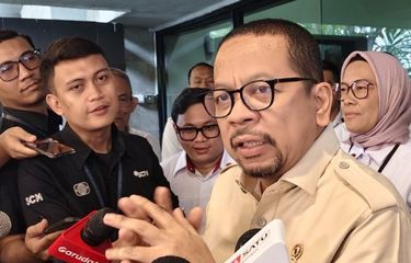 Kepala Staf Kepresidenan Muhammad Qodari memberikan keterangan pers di Gedung Bina Graha, Kompleks Istana Kepresidenan, Jakarta,Kamis (18/9/2025). 