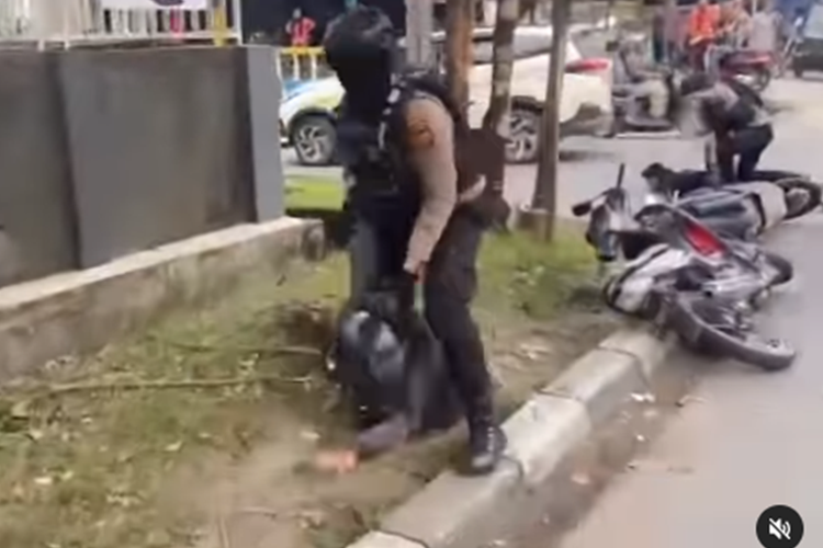 Tangkapan layar video yang memperlihatkan penangkapan sejumlah pelajar disebutkan konvoi membawa senjata tajam atau sajam di Medan, Sumatera Utara (Sumut).