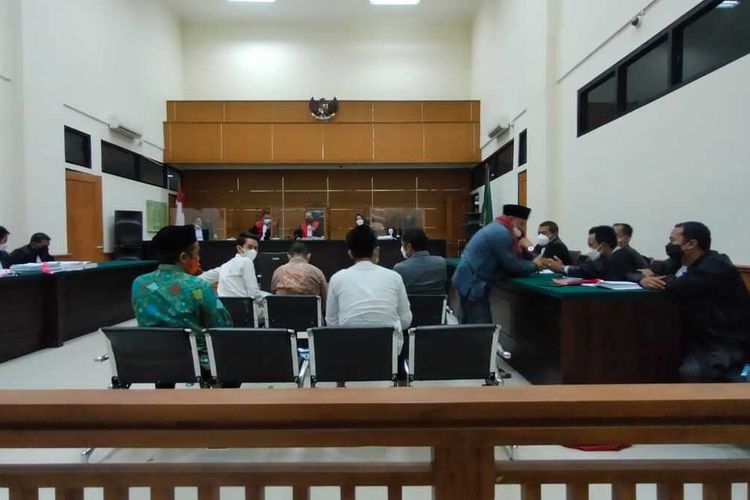 Suasana sidang kasus dugaan korupsi dana hibah pondok pesantren Provinsi Banten di Pengadilan Tipikor Serang, Senin (13/12/2021).