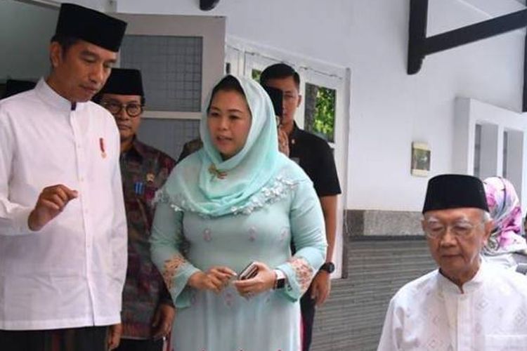 Presiden Joko Widodo bersama Yenny Wahid