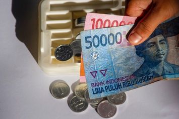 Sering Merasa Kekurangan? Ini Cara Jalani Hubungan yang Sehat dengan Uang