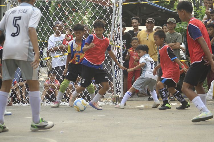 Tak Punya Lapangan, Anak-anak Menteng Jaya Jakpus Gelar Liga Aspal di Jalan Kampung