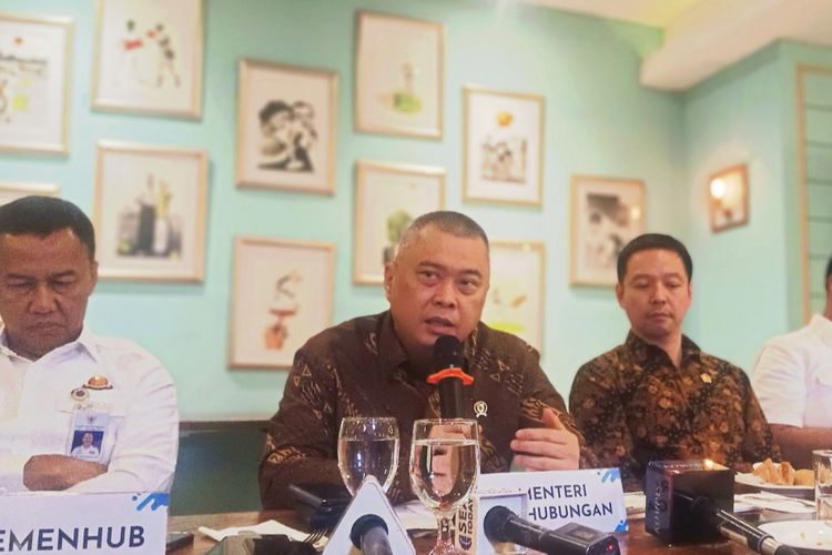 Menhub Dudy menegaskan penegakan zero ODOL tak butuh aturan baru. Regulasi lama dinilai cukup untuk cegah kerugian dan tekan angka kecelakaan.