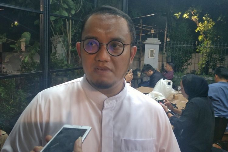 Koordinator juru bicara Badan Pemenangan Nasional (BPN) Dahnil Anzar Simanjuntak saat ditemui di media center pasangan Prabowo-Sandiaga, Jalan Sriwijaya I, Jakarta Selatan, Rabu (16/1/2019).