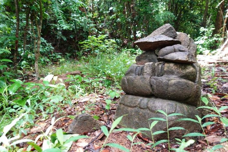 Bekas penambangan batu akik telah ditutup warga dan kini sudah jadi hutan yang cukup lebat. Tak jauh dari hutan inilah sisa patung Ganesha dari abad kesembilan ditemukan.