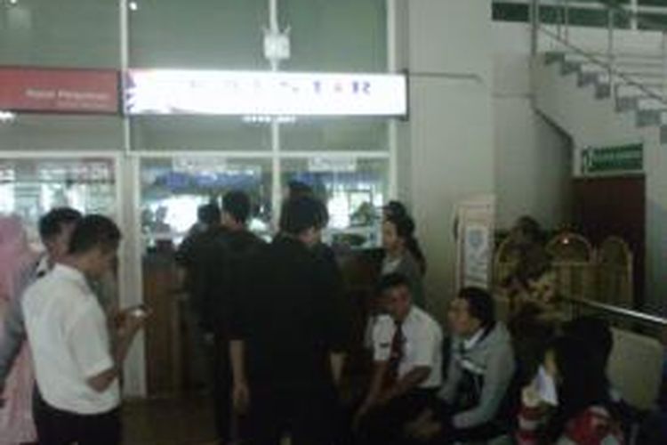 Loket Maskapai Kalstar di Bandara Adisumarmo, Solo, Selasa (17/2/2014).