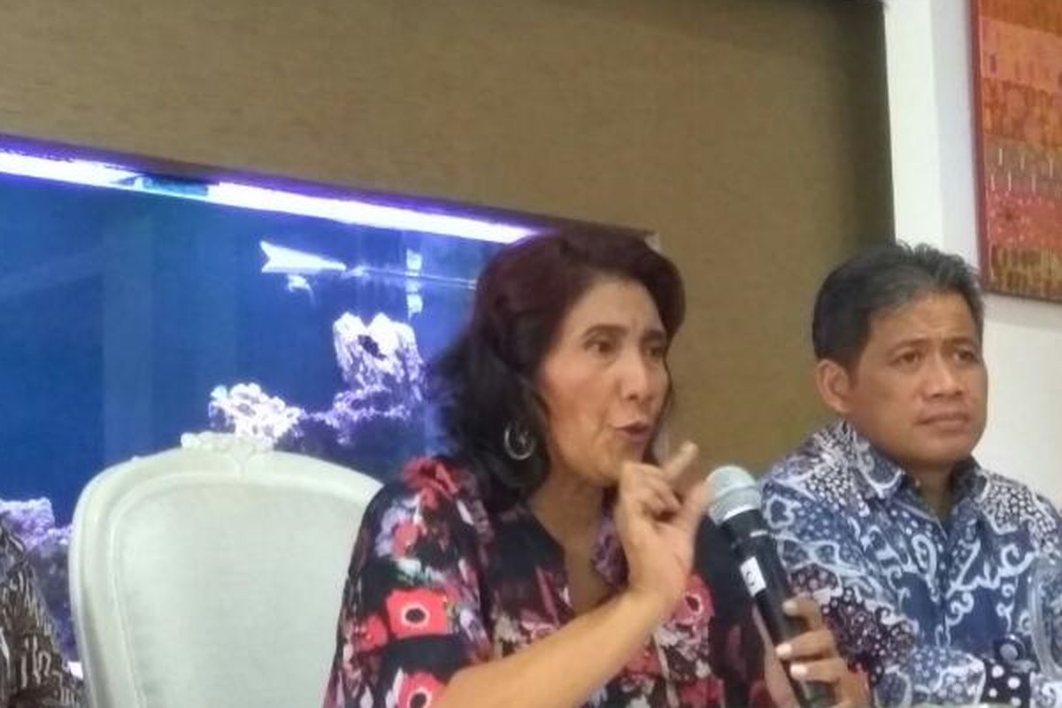 Menteri Kelautan dan Perikanan, Susi Pudjiastuti saat melakukan konferensi pers di rumah dinasnya, Kamis (6/4/2017).