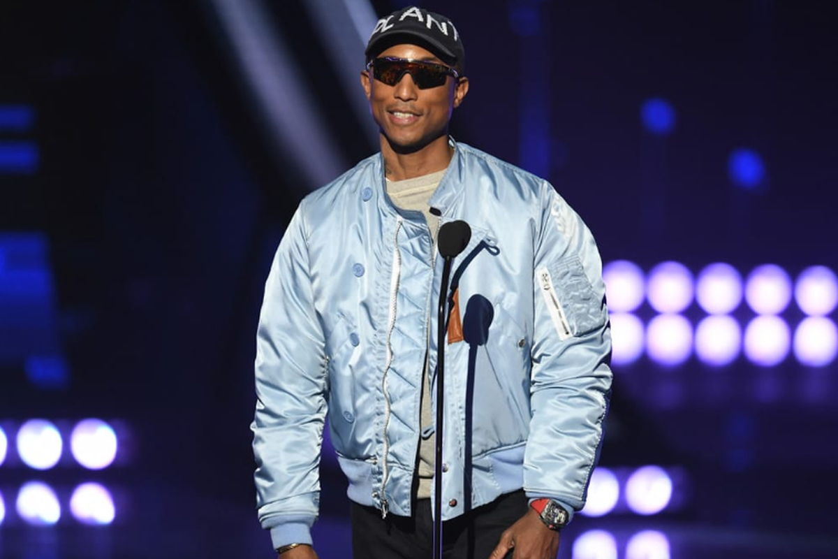 Pharrell William saat menghadiri iHeartRadio Music Awards 2019