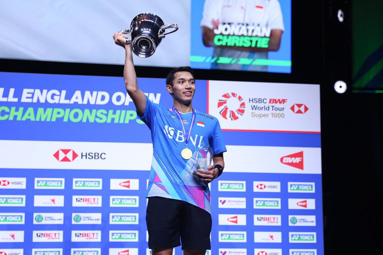 Tunggal putra Indonesia, Jonatan Christie, meraih gelar juara All England 2024 seusai mengalahkan kompatriotnya, Anthony Ginting di Utilita Arena, Birmingham, Inggris, pada Minggu (17/3/2024).