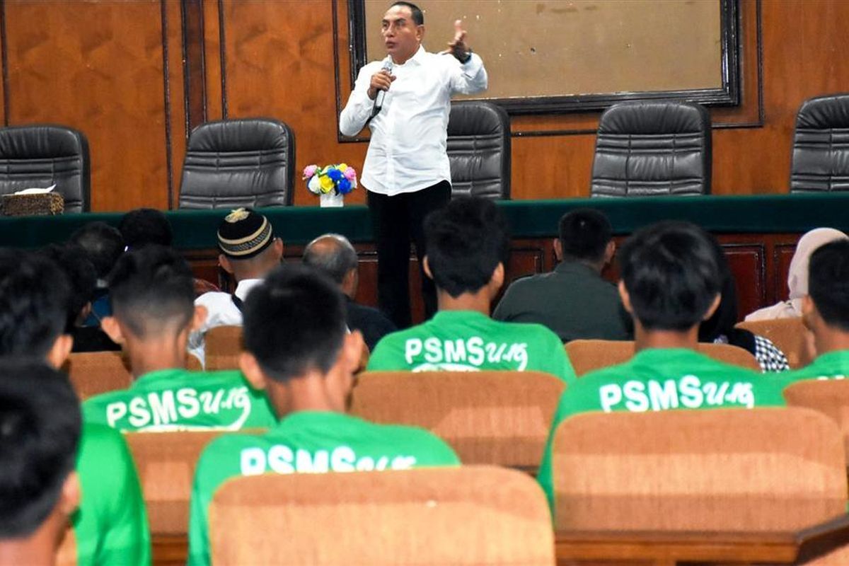 Gubernur Sumut Edy Rahmayadi berbincang dan memotivasi para pengurus dan suporter PSMS Medan di gedung Bina Graha, Medan, Jumat (12/7/2019) (Dok: Biro Humas dan Keprotokolan Setda Provinsi Sumut)