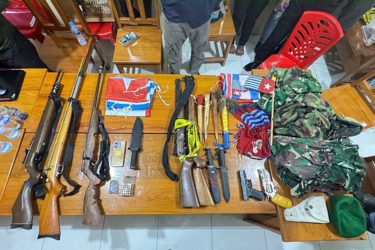 Polisi Ringkus Pentolan dan Anggota KKB Kodap I Mamta di Keerom, Senjata Api Disita