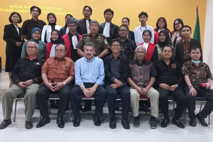 Praktik persidangan yang berlangsung di Gedung Prof A Karim Nasution SH, tersebut dipantau langsung oleh Mantan Hakim Agung yang juga Guru Besar Unkris Prof Gayus Lumbuun, pada Selasa (7/2/2023).