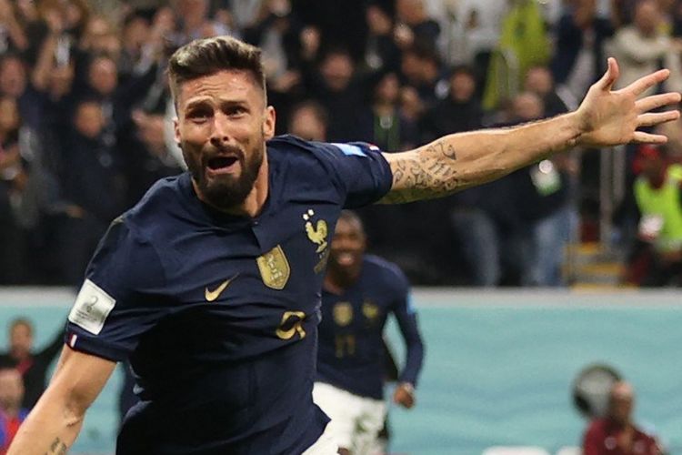 Olivier Giroud melakukan selebrasi usai mencetak gol dalam laga perempat final Piala Dunia 2022 antara Inggris vs Perancis di Stadion Al Bayt, Al Khor, Doha, Qatar, 10 Desember 2022. (Photo by ADRIAN DENNIS / AFP)