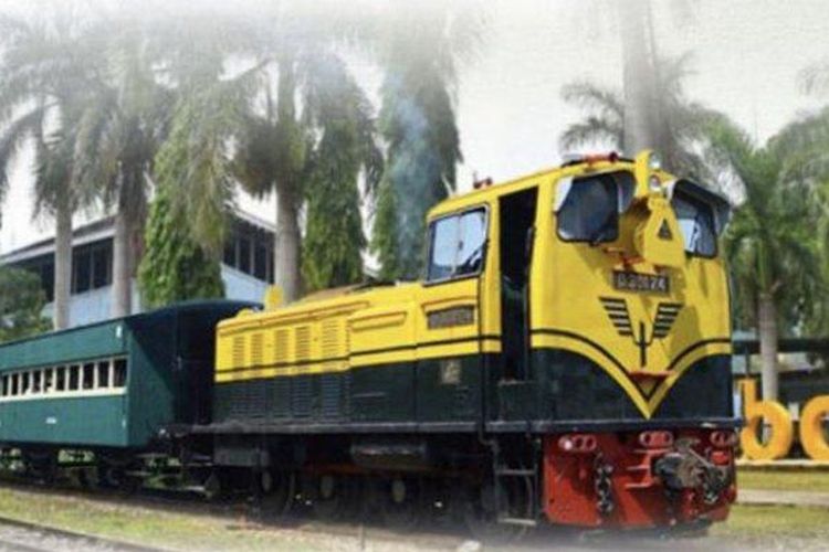 Kereta api wisata Locomotive Diesel Vintage di Museum Ambarawa dengan rute Ambarawa-Tuntang (pp). 