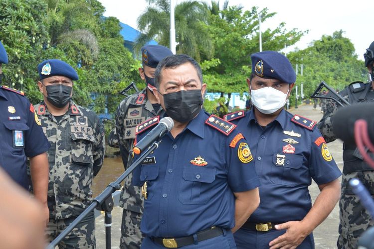 Sekretaris Jenderal KKP sekaligus Plt. Direktur Jenderal PSDKP Antam Novambar saat memberikan keterangan soal 5 kapal asing berbendera Vietnam di Laut Natuna Utara. Kelima kapal itu mencuri cumi-cumi sebagai sasaran komoditasnya.