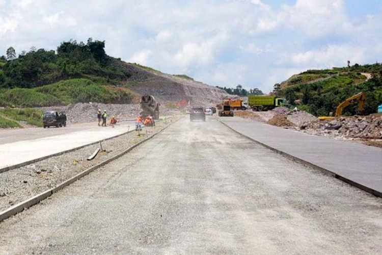 Konstruksi Tol Cisumdawu Seksi 2-4 diupayakan selesai dan beroperasi paling lambat Desember 2022.