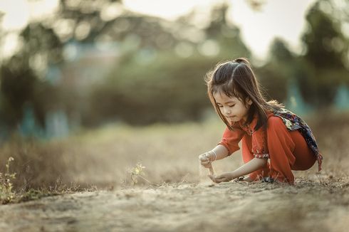 Anak Bermain, Perlukah Memakai Sepatu?