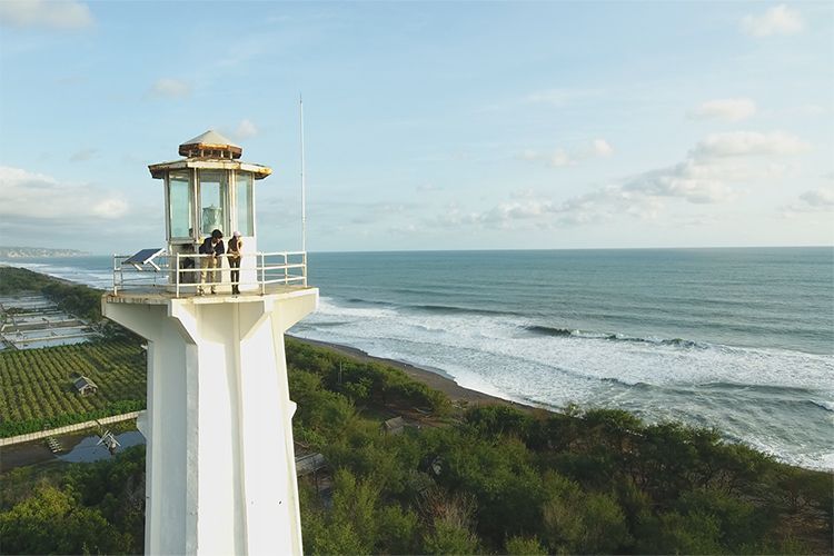 Mercusuar di Pantai Pandansari. 