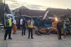 Diduga Rem Blong, Truk Crane Seruduk Rumah Warga di Brebes, Dua Orang Tewas