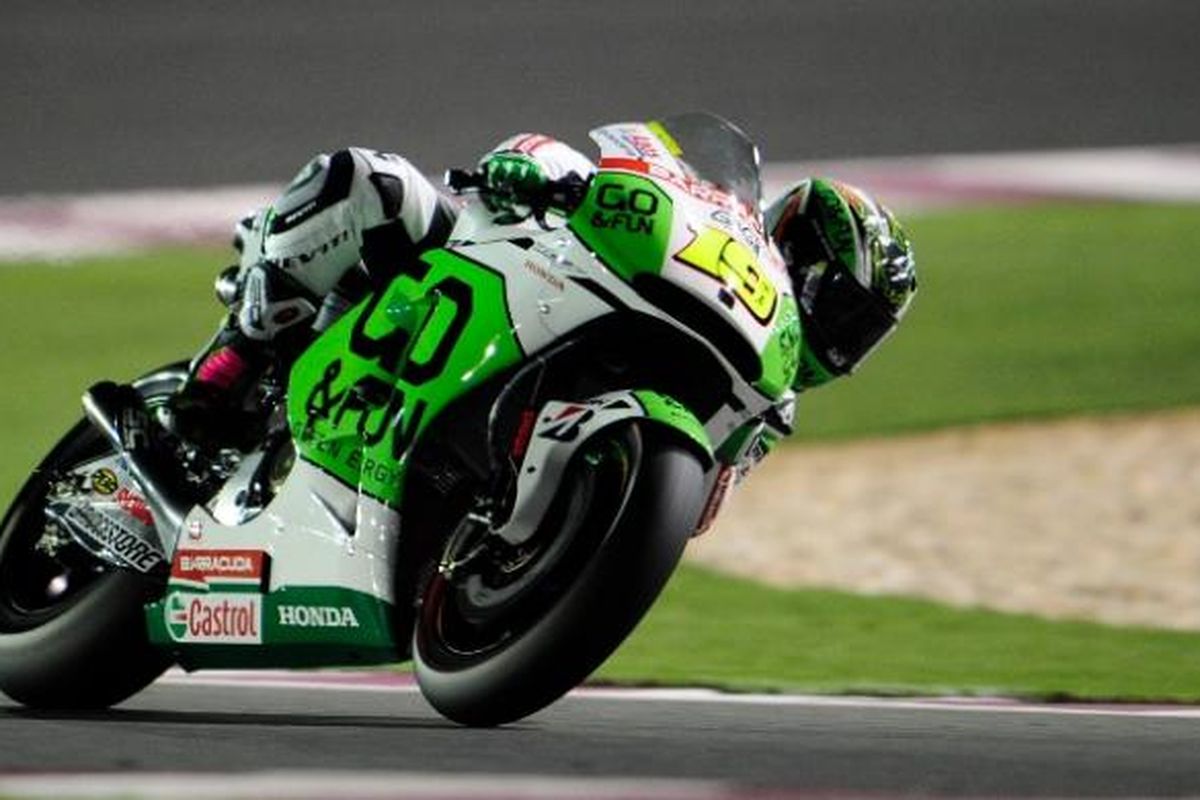 Pebalap Honda Gresini asal Spanyol, Alvaro Bautista, memacu motornya di Sirkuit Losail pada sesi latihan bebas ketiga GP Qatar, Jumat (21/3/2014). 