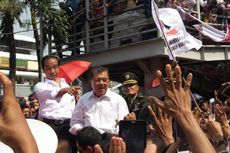 Saat Kirab, Jokowi Menolak Diminta Relawan Turun dari Kereta Kuda
