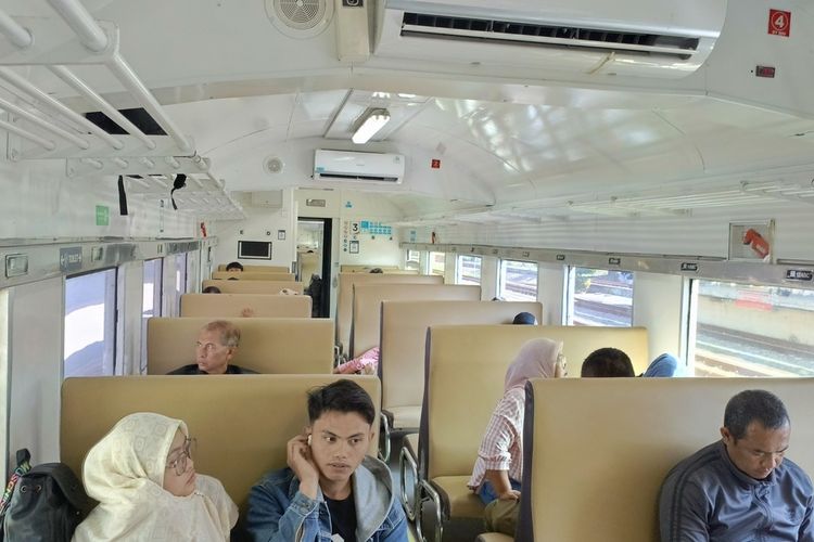 Dari Rancaekek ke Kota Bandung: Saat Commuter Line Mengubah Hidup Wawan, Tak Lagi Jadi 