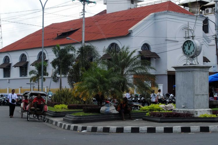 Tampak samping bangunan Gereja Protestan Indonesia Barat Marga Mulya atau GPIB Marga Mulya di kawasan Malioboro, Yogyakarta.