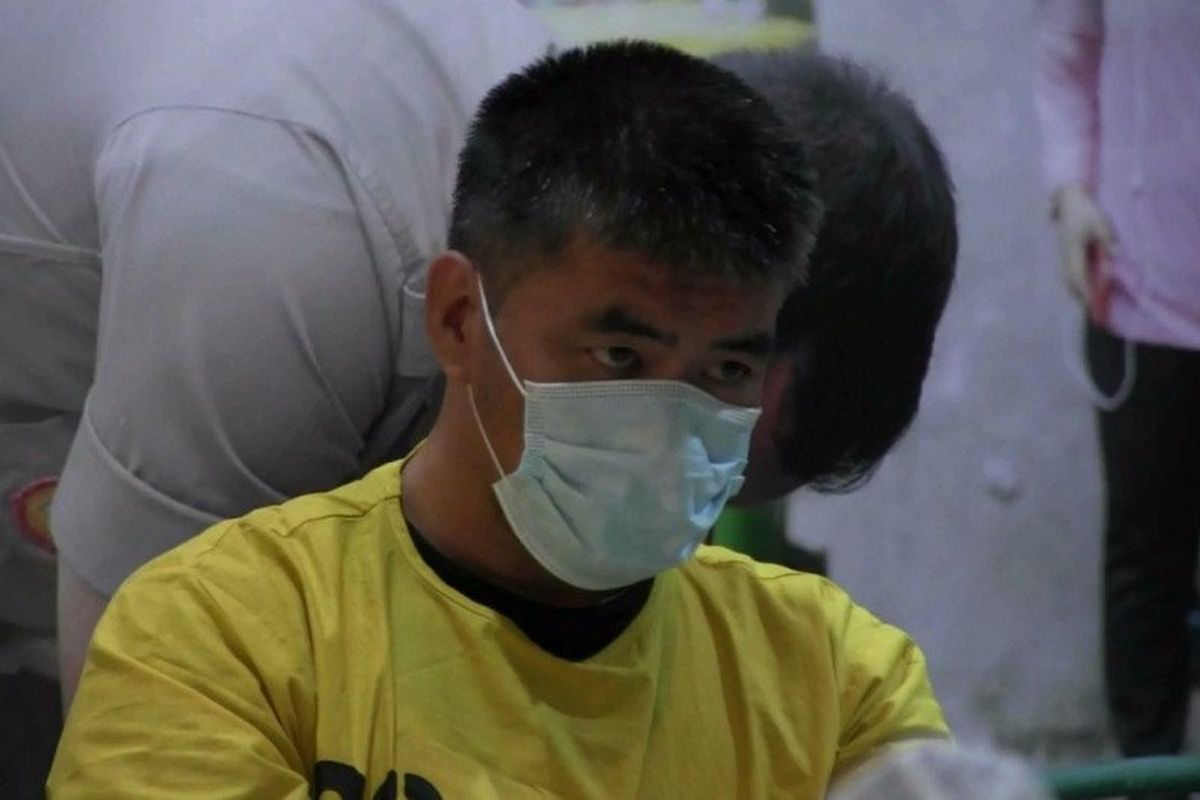RDG, tersangka penipuan penjualan masker dihadirkan di Polres Metro Jakarta Utara, Kamis (30/4/2020). 