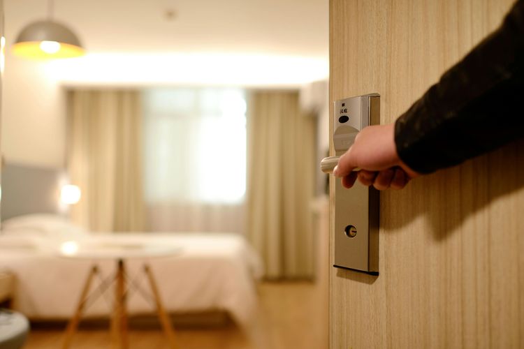 ilustrasi kamar hotel. Hotel Indonesia Pekalongan ungkap klarifikasi dan permintaan maaf soal viralnya video pengusiran tamu jam 11 malam karena selisih bayar promo Rp 10.244.