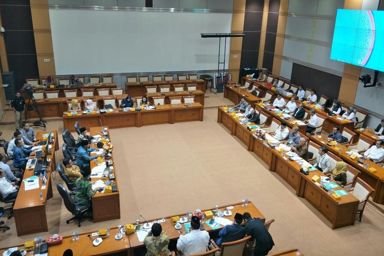 Rapat dengar pendapat Komisi VIII dengan Kementerian Agama untuk membahas tambahan kuota haji di Kompleks Parlemen Senayan, Jakarta, Selasa (23/4/2019). 