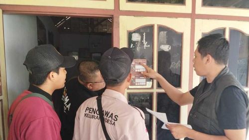 Proses Coklit Pilkada Asal-asalan, Rumah Anggota Bawaslu Tuban Ditempeli Stiker Tanpa Klarifikasi