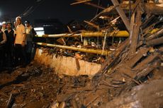 Tumpukan Sampah Penuhi Sungai Kanal Banjir Timur Semarang