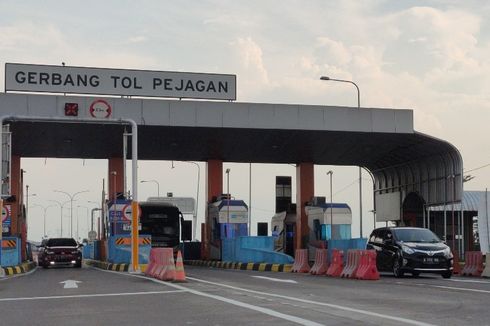 Jalur Selatan Brebes Macet, Petugas Sempat Buka-Tutup Exit Tol Pejagan