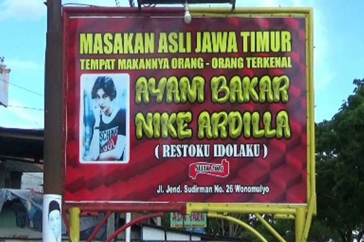 17 Tahun Rumah makan (RM) Nike Ardilla di jalan jenderal Sudirman Polewali Mandar Sulawesi Barat setia merawat cita rasa pelanggannya. Suasana desaian interior warung mirip museum Nike Ardilla dan cita rasa masakan dan minuman khas yang ditawarkan membuat warung ini tak ketinggalan pelanggan di tengah persaingan bisnis kuliner.