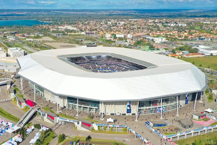Stadion Parc Olympique Lyonnais atau Groupama Stadium, Lyon.